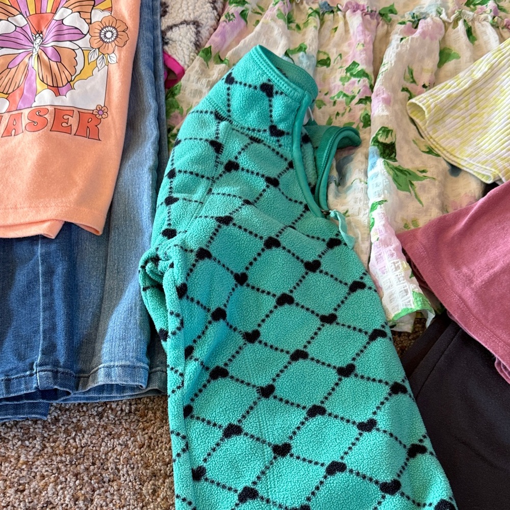 Colorful GIRLS Clothing Bundle - Picture 7 of 7